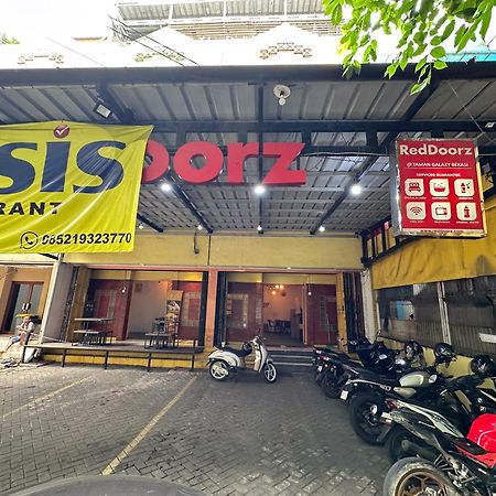 Reddoorz At Taman Galaxy Bekasi Hotel Екстериор снимка