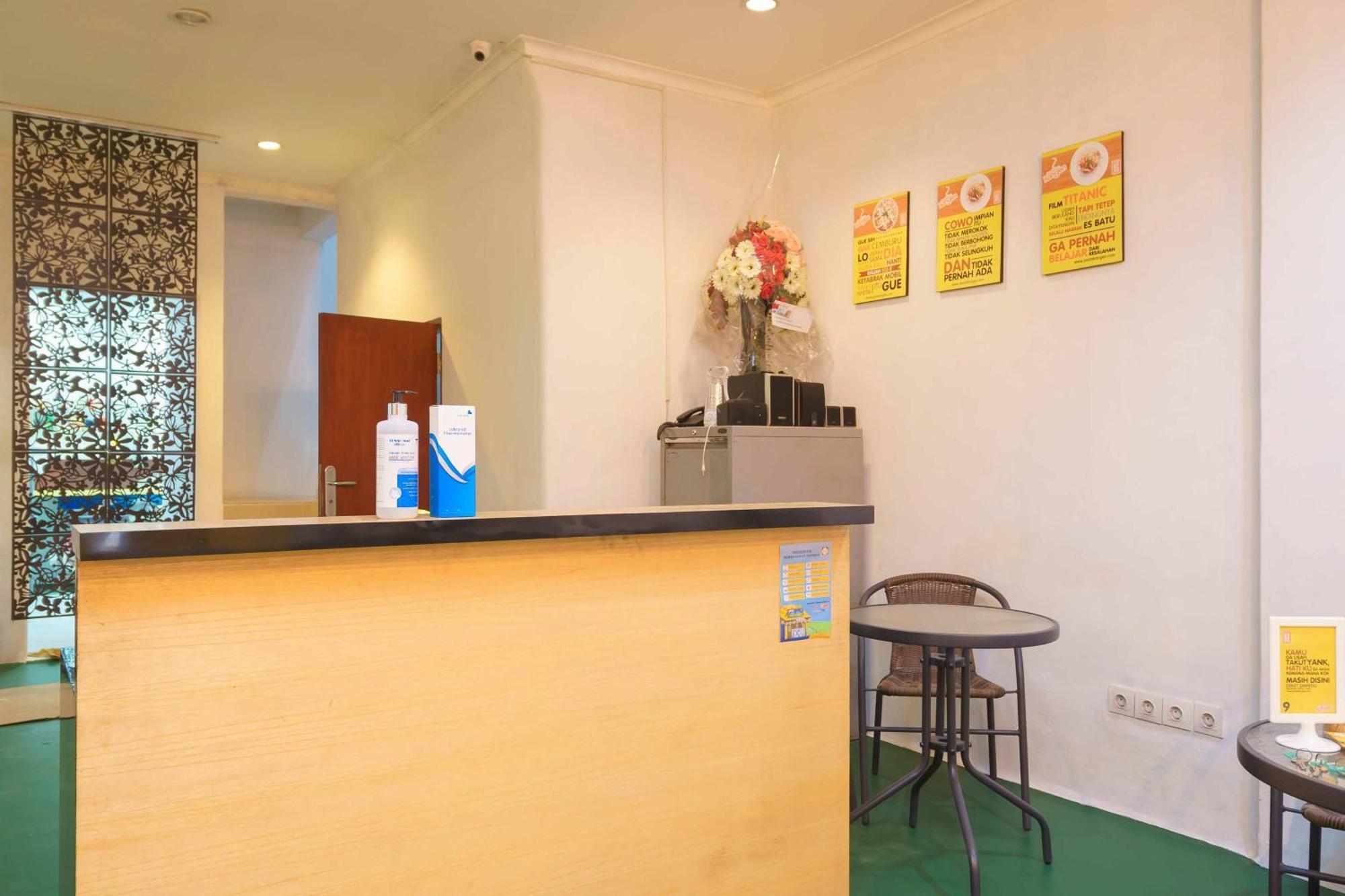 Reddoorz At Taman Galaxy Bekasi Hotel Екстериор снимка